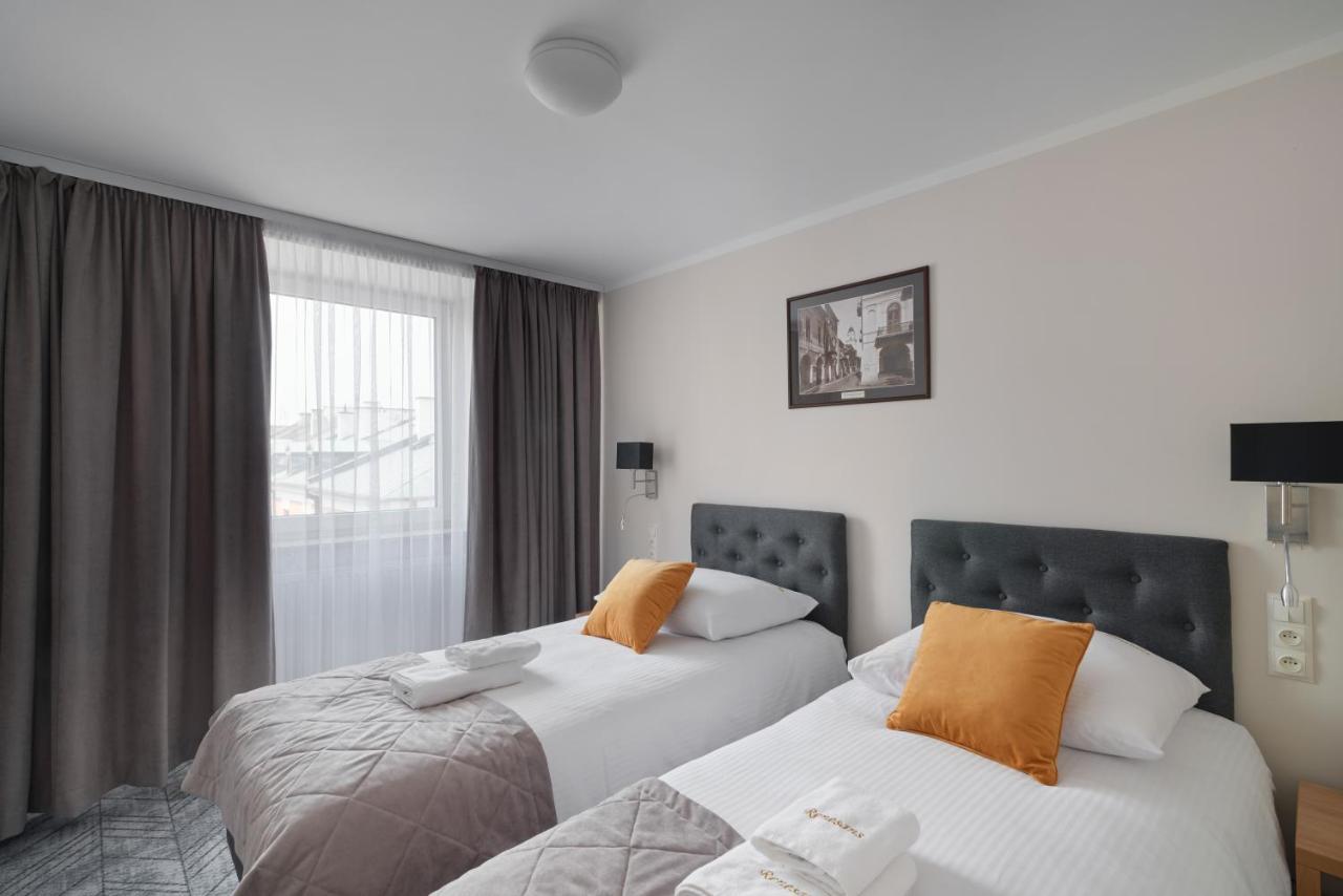 Hotel Renesans Zamość Esterno foto