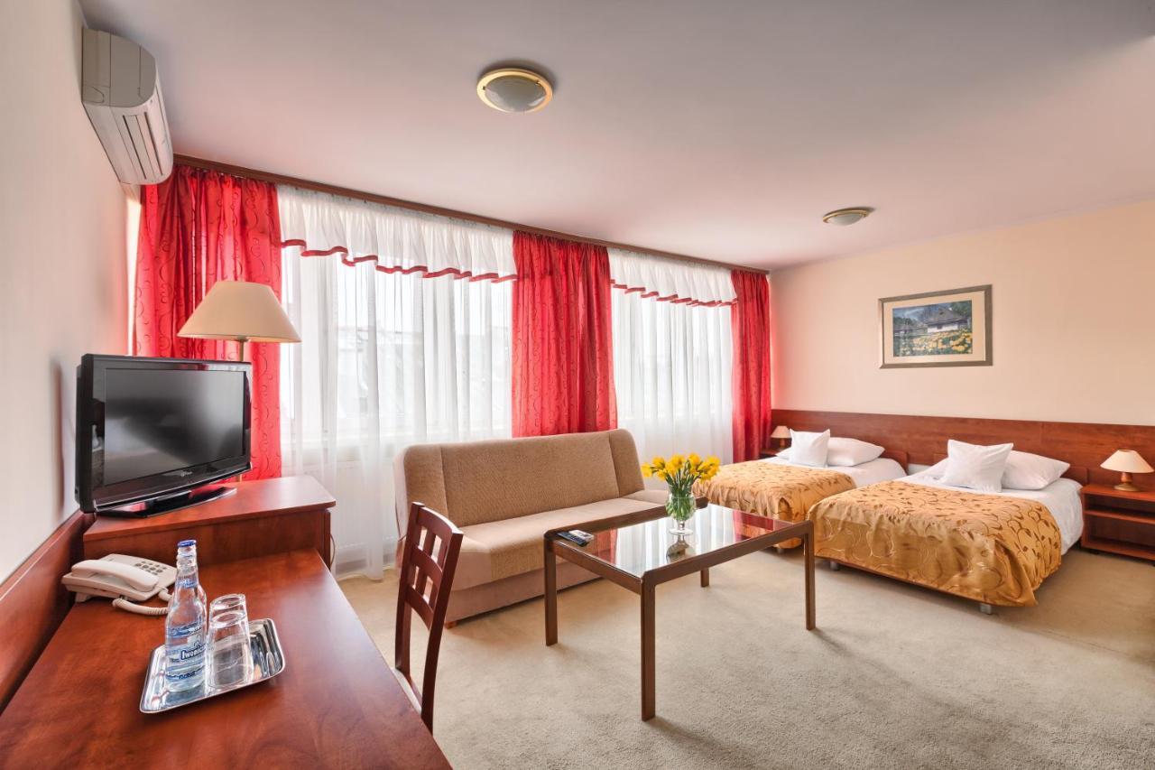 Hotel Renesans Zamość Esterno foto