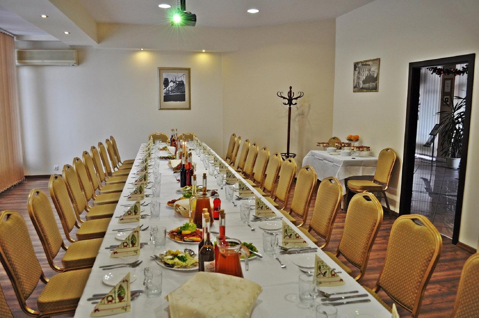 Hotel Renesans Zamość Esterno foto